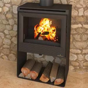 CROACIA-T. Estufa con leñera